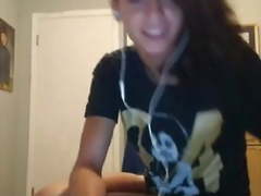 Cute teen rubs her muffin